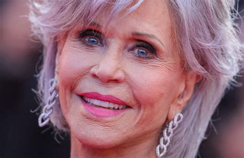 coupe courte jane fonda coiffure|Jane Fonda : à 83 ans, elle craque pour la coupe la。